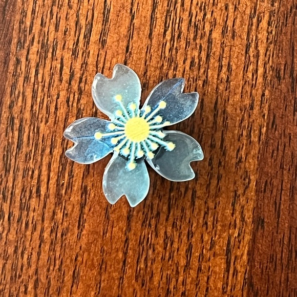 3/$10 🌸 Luminous Cherry Blossom Flowers 🌺 Shoe Charms For Crocs - Picture 1 of 4